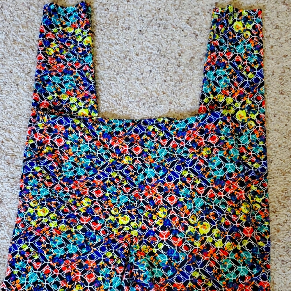 #L027 (CH) NWOT LuLaRoe Multicolor Patterned Leggings